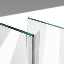 Beispiel für eine vorne aufgesteckte Schiebetürdichtung mit langem Abweiser in einer 180°-Parallel-Situation