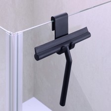 Duschabzieher an Glastür in schwarz