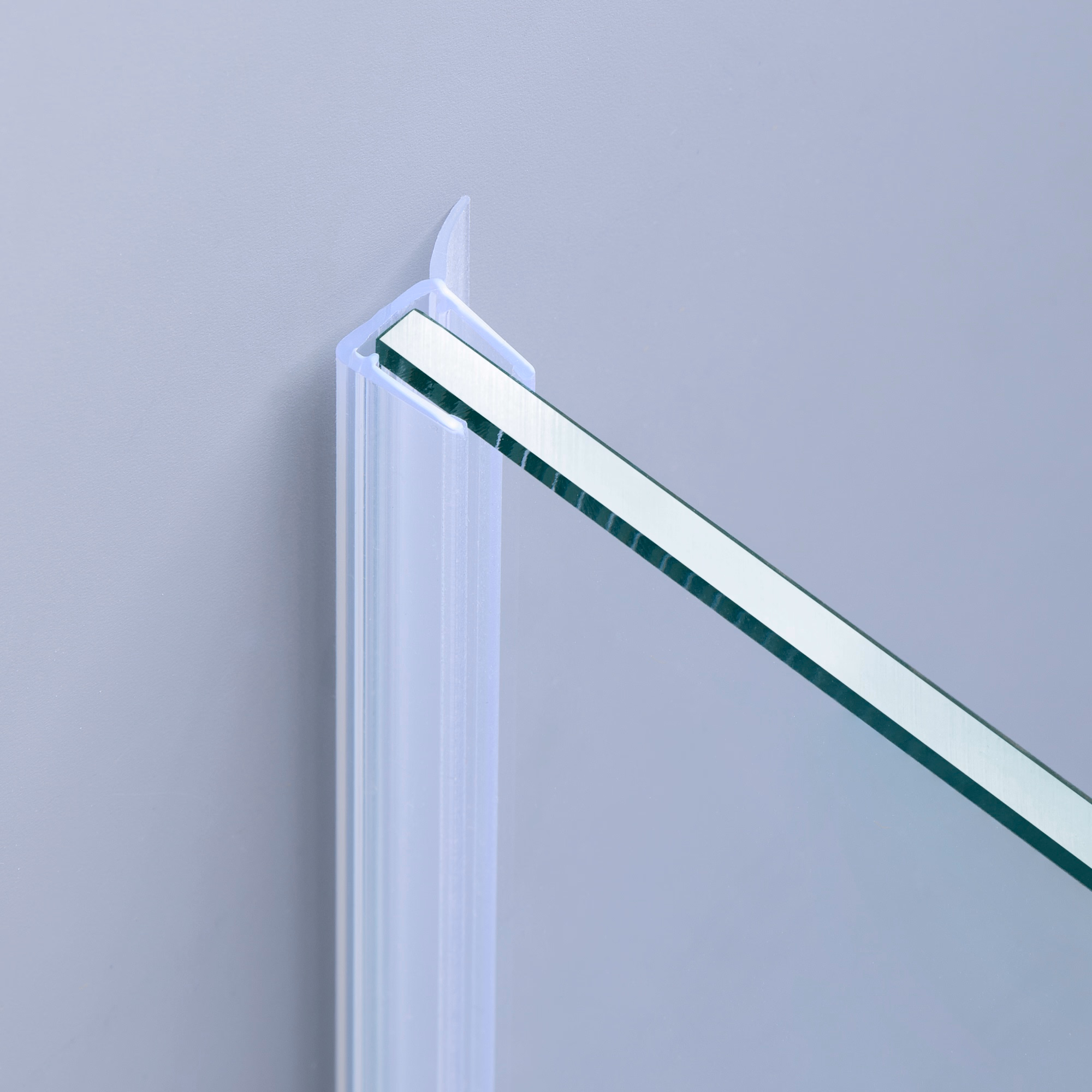 Beispiel einer Wanddichtung für eine Glas-an-Wand-Situation