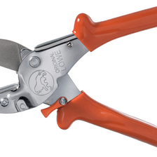 Amboss-Schere in geöffnetem Zustand