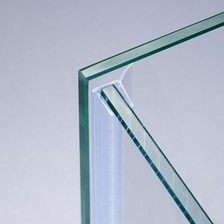 Beispiel einer Mitteldichtung für eine 90°-Glas-an-Glas-Situation