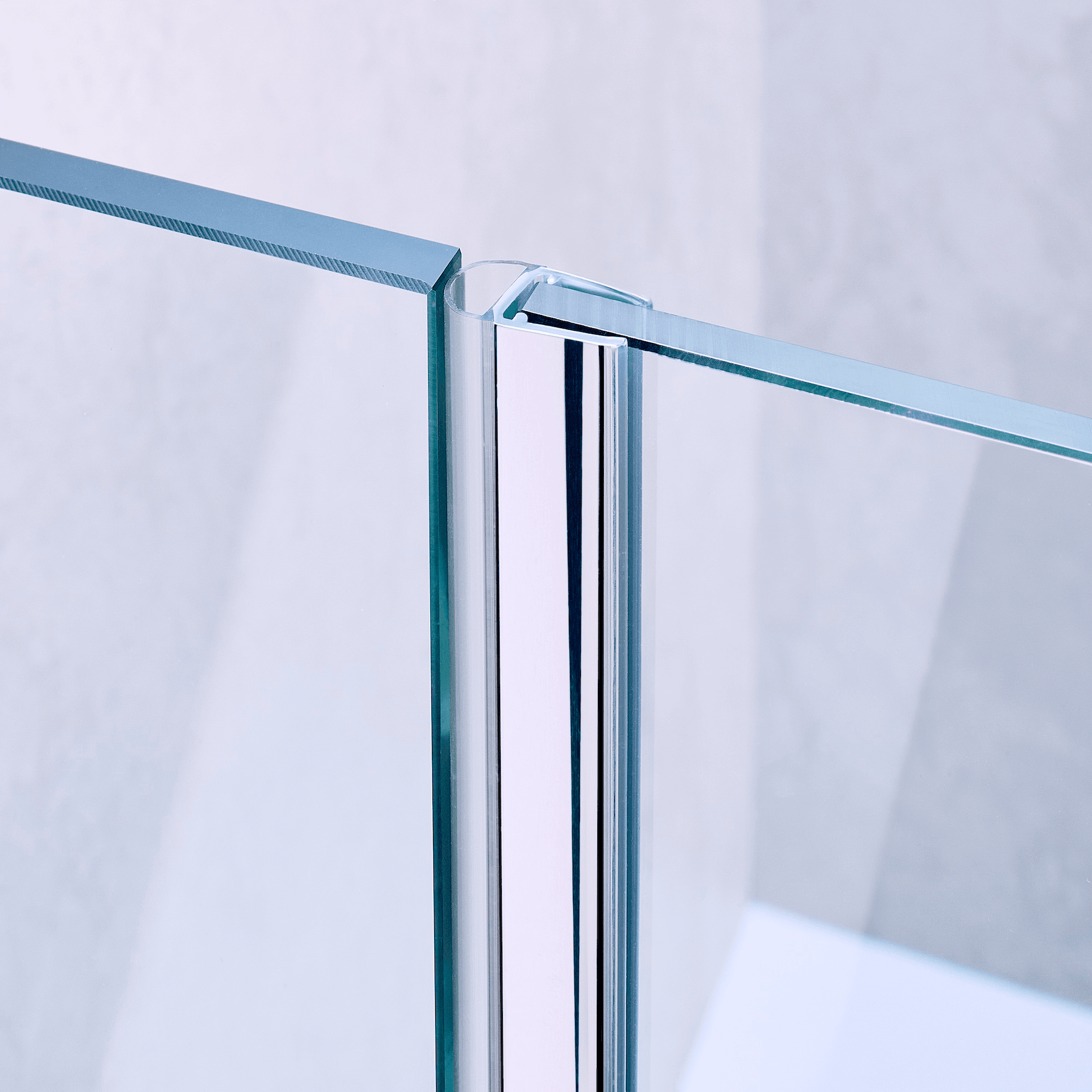 Example of a hollow-chamber seal for a 180° glass-to-glass situation in chrome