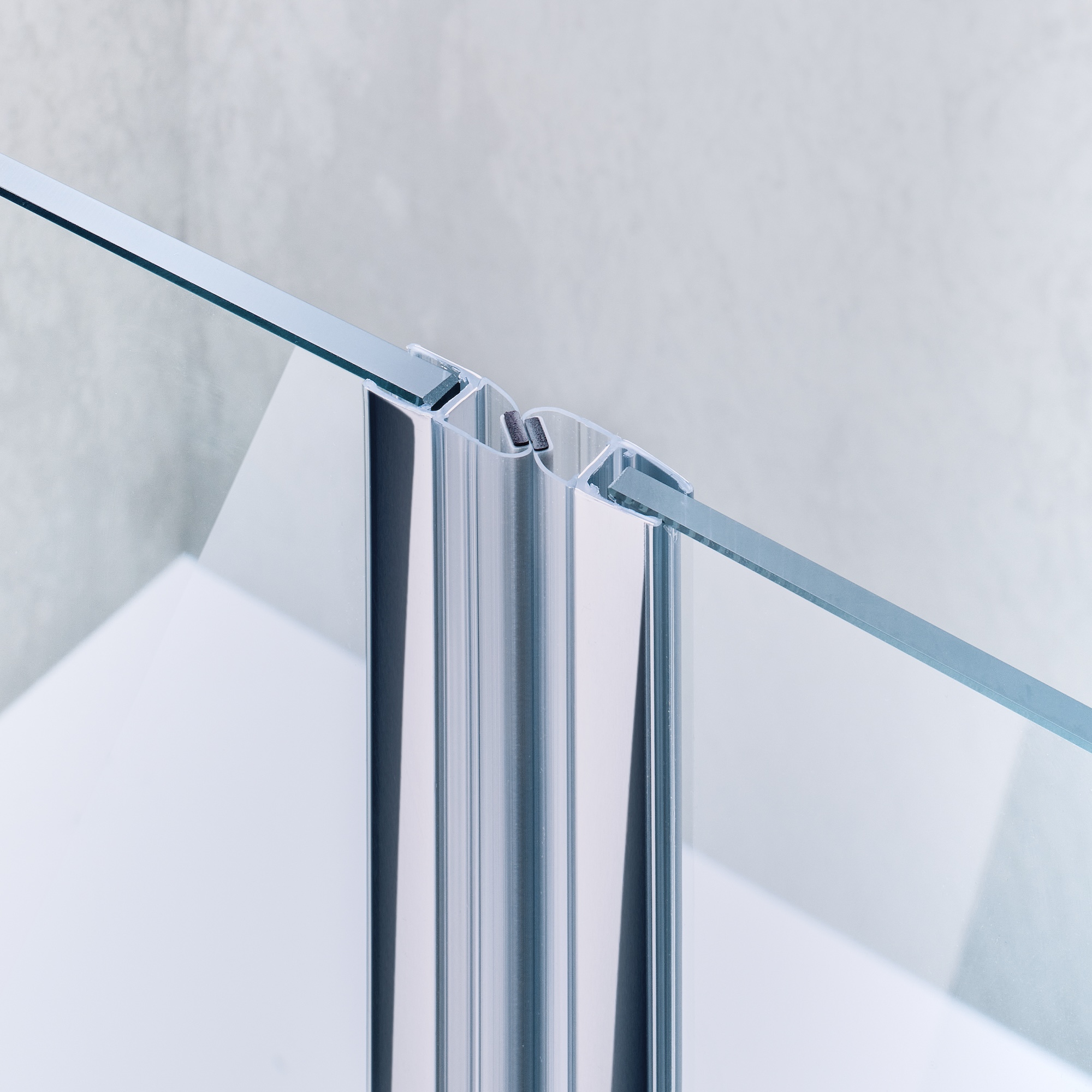 Example of two offset 180° magnetic seals for a 180° door-to-door situation in chrome