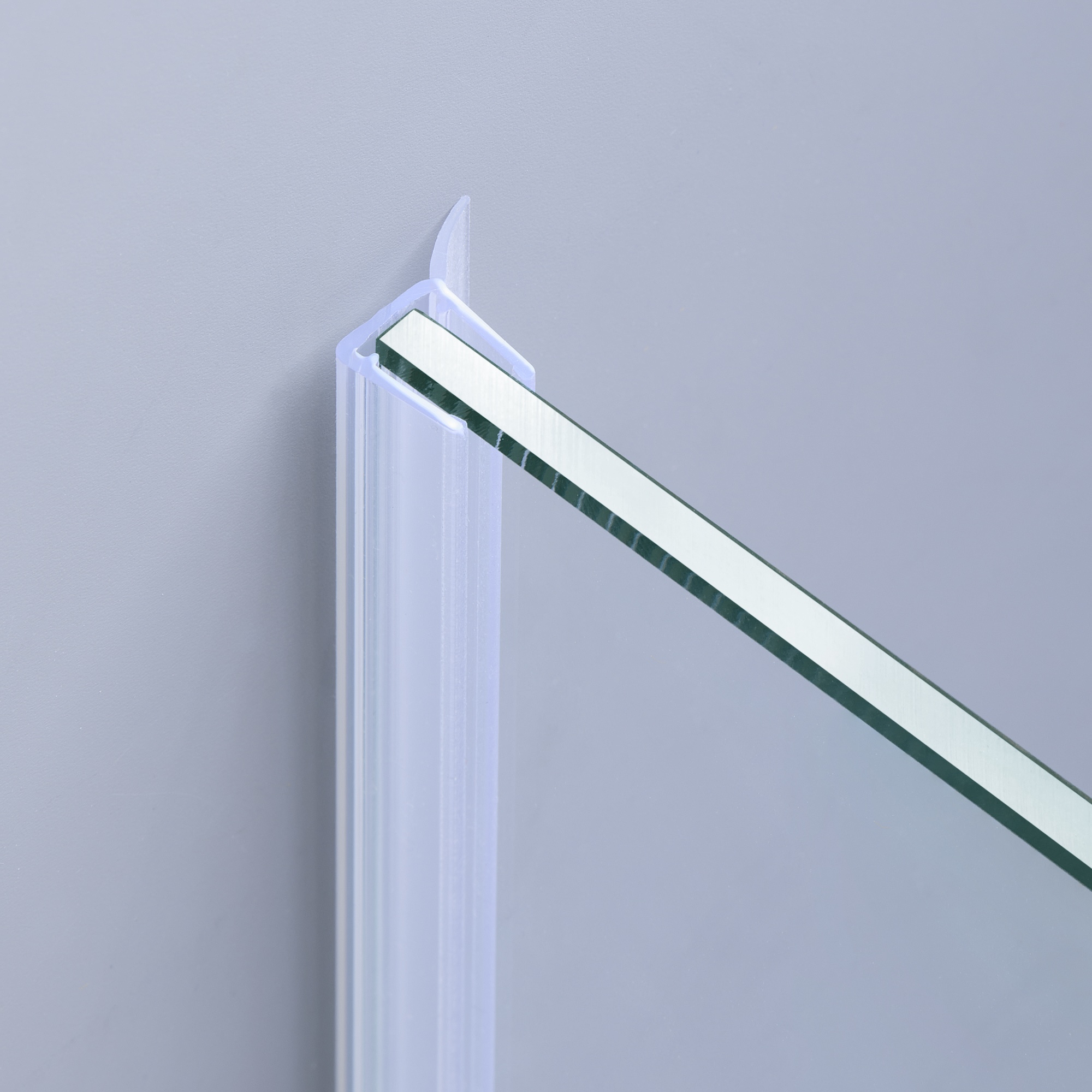 Beispiel einer Wanddichtung für eine Glas-an-Wand-Situation