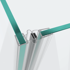 3D-Modell zweier Magnetschließleisten für Pendelbeschläge für eine 90°-Glas-an-Glas-Situation